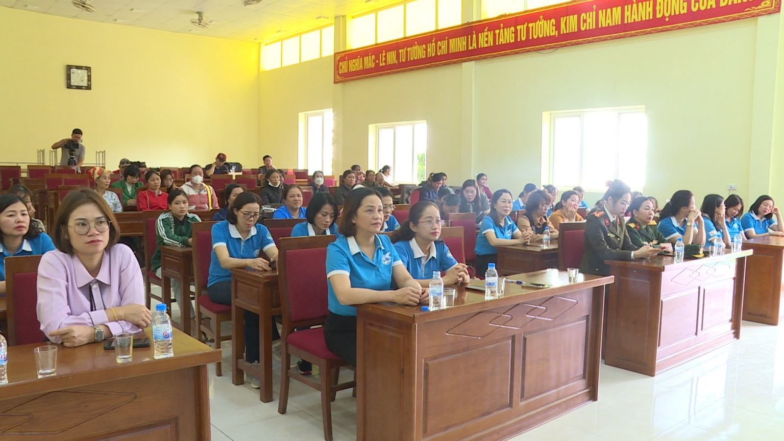 Hội LHPN tỉnh Bắc Ninh phối hợp với Hội LHPN tỉnh Sơn La tổ chức thăm, tặng quá, hỗ trợ mô hình sinh kế cho hội viên phụ nữ nghèo huyện Mộc châu