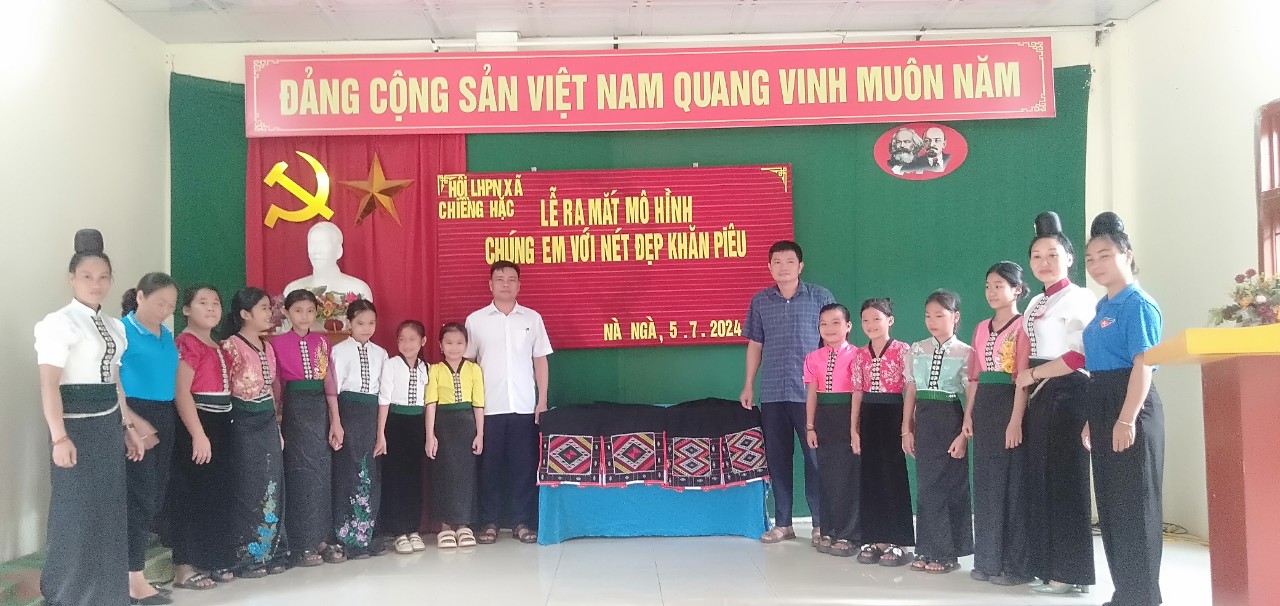 Hội LHPN xã Chiềng Hặc, huyện Yên Châu tổ chức ra mắt mô hình "Chúng em với nét đẹp khăn Piêu" và tổ chức Hội nghị sơ kết 6 tháng đầu năm 2024