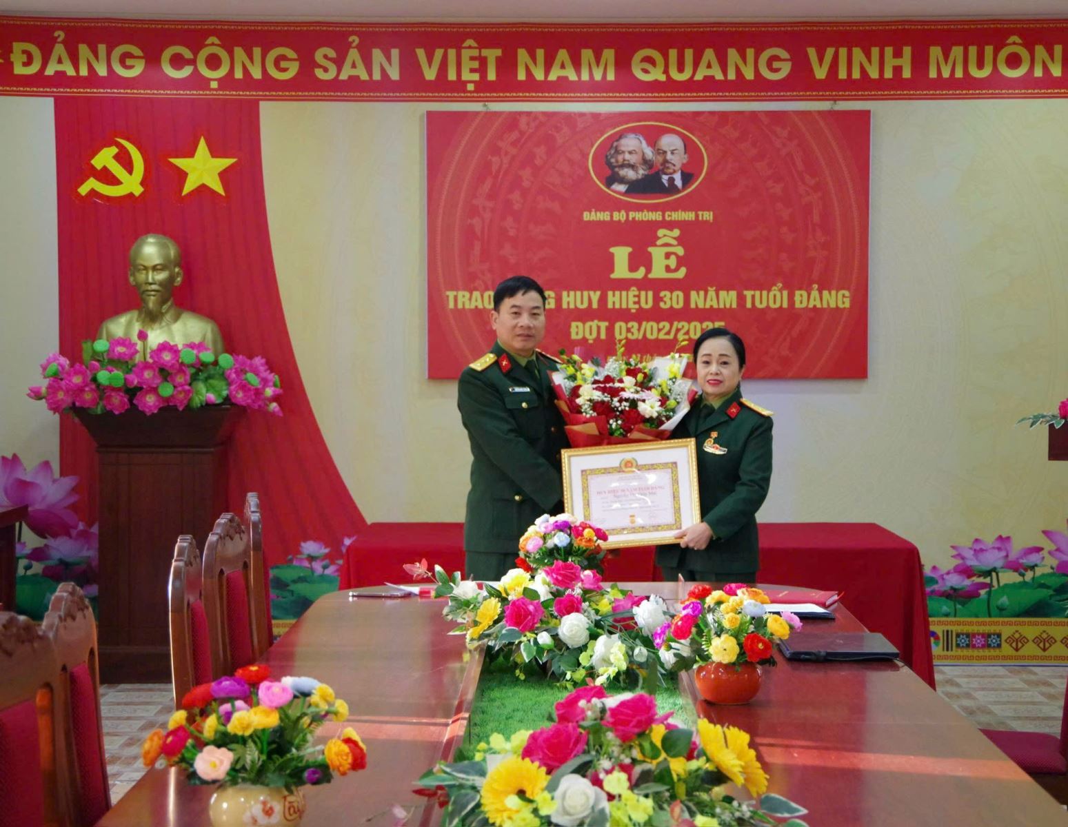Người cán bộ “Có tinh thần trách nhiệm, gương mẫu; có năng lực công tác, sâu sát với thực tiễn phong trào phụ nữ và công tác Hội, thực hiện tốt vai trò cầu nối giữa Đảng với Nhân dân”