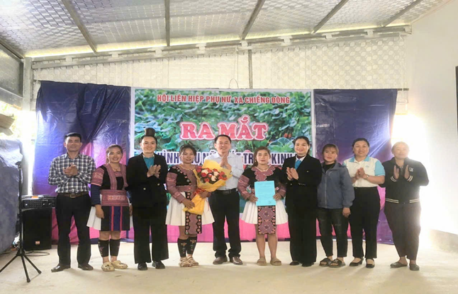 Hội LHPN xã Chiềng Đông, huyện Yên Châu ra mắt mô hình phụ nữ giúp nhau phát triển kinh tế