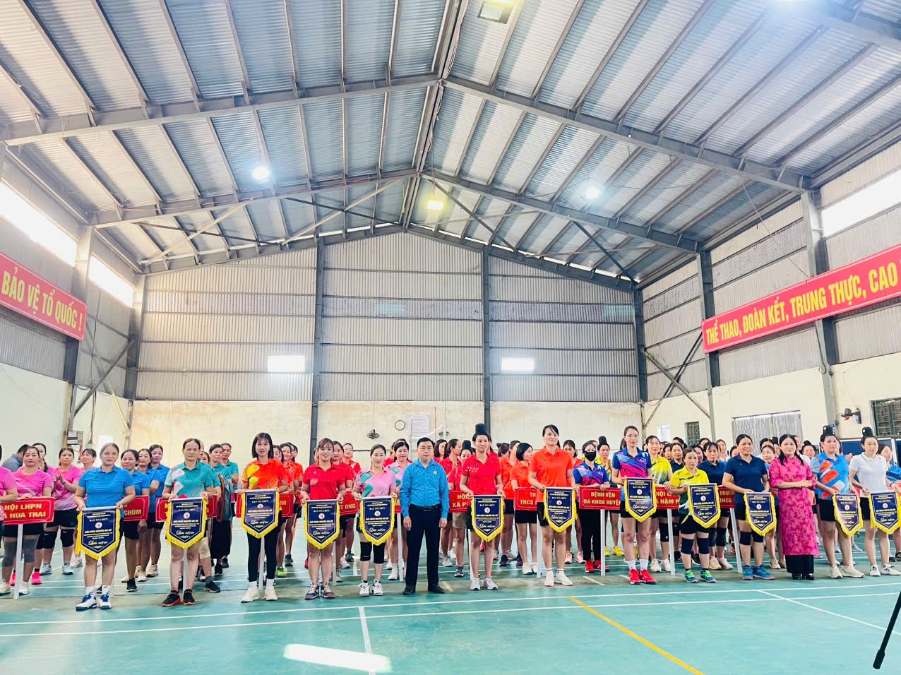 KHAI MẠC GIẢI BÓNG CHUYỀN HƠI NỮ CHÀO MỪNG ĐẠI HỘI ĐẢNG CÁC CẤP NHIỆM KỲ 2025 – 2030 VÀ 115 NĂM NGÀY QUỐC TẾ PHỤ NỮ (08/3/1910 – 08/3/2025)