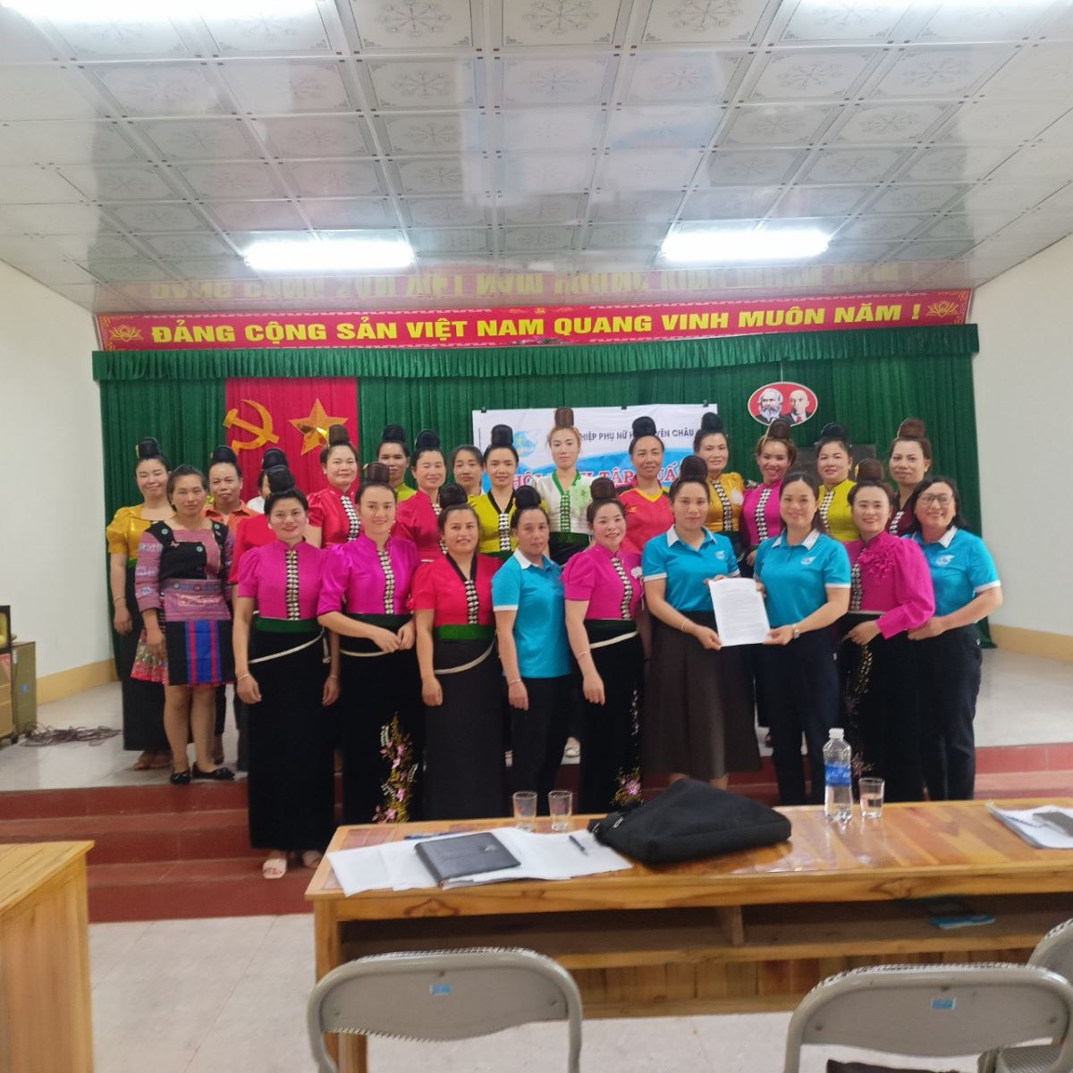 Hội LHPN huyện Yên Châu tổ chức hội nghị tập huấn hướng dẫn giáo dục cha, mẹ trong chăm sóc, bảo vệ trẻ em, một số vấn đề cấp thiết đối với phụ nữ và trẻ em, ra mắt mô hình “Nuôi dạy con tốt”