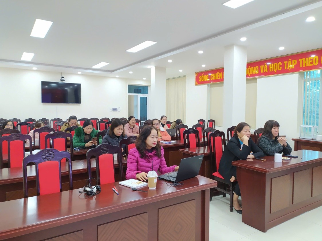 Hội Liên hiệp phụ nữ tỉnh Sơn La tham dự Hội thảo khoa học quốc gia về vai trò của “Đội quân tóc dài” và “Ba đảm đang” trong cuộc kháng chiến chống Mỹ cứu nước tại tỉnh Bến Tre
