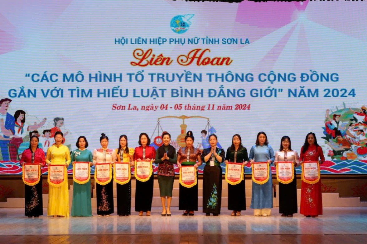 ​Sôi nổi Liên hoan “Các mô hình tổ truyền thông cộng đồng gắn với tìm hiểu Luật Bình Đẳng giới” năm 2024