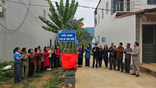 Lễ ra mắt và bàn giao Mô hình "Tuyến đường phụ nữ kiểu mẫu" tại cụm xã Phổng Lái, Chiềng Pha huyện Thuận Châu
