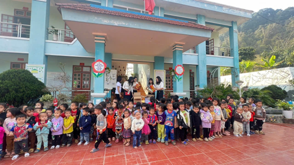 HỘI LHPN HUYỆN BẮC YÊN PHỐI HỢP TRIỂN KHAI CHƯƠNG TRÌNH “MẸ ĐỠ ĐẦU” VÀ CHƯƠNG TRÌNH XÓA NHÀ TẠM NHÀ DỘT NÁT