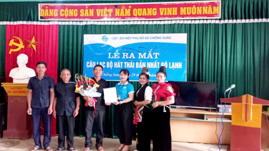 Hội Liên hiệp Phụ nữ xã Chiềng Sung, huyện Mai Sơn ra mắt mô hình  “Câu lạc bộ hát Thái” tại bản Nhất Bó Lạnh