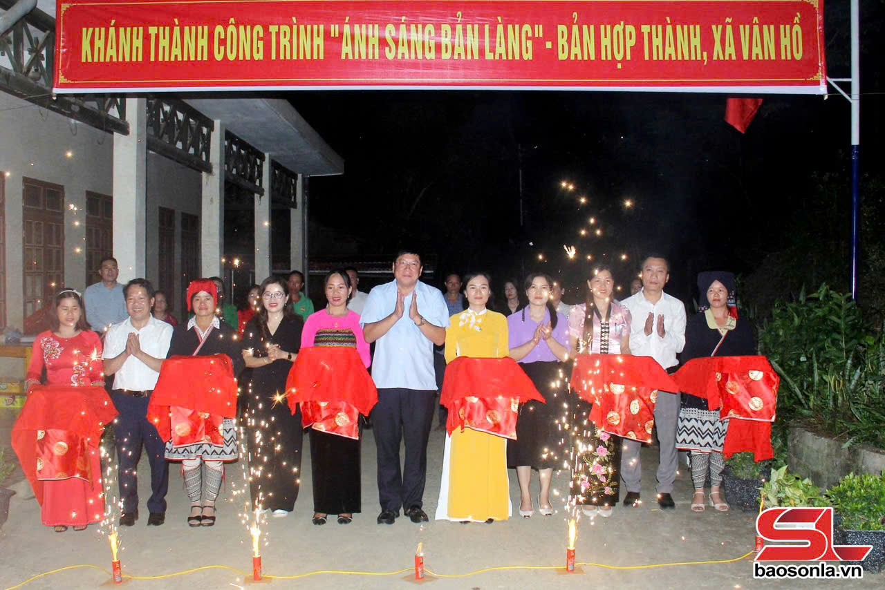 KHÁNH THÀNH CÔNG TRÌNH “ÁNH SÁNG BẢN LÀNG” - CHÚC MỪNG THÀNH CÔNG ĐẠI HỘI LẦN THỨ NHẤT ĐẢNG BỘ XÃ VÂN HỒ, NHIỆM KỲ 2025 - 2030