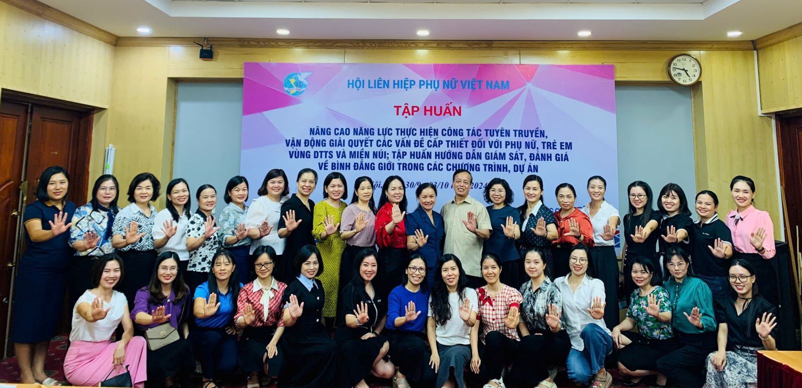 HỘI LHPN TỈNH SƠN LA THAM GIA TẬP HUẤN NÂNG CAO NĂNG LỰC CÔNG TÁC TUYÊN TRUYỀN, VẬN ĐỘNG GIẢI QUYẾT CÁC VẤN ĐỀ CẤP THIẾT ĐỐI VỚI PHỤ NỮ, TRẺ EM VÙNG DÂN TỘC THIỂU SỐ VÀ MIỀN NÚI; TẬP HUẤN HƯỚNG DẪN ĐÁNH GIÁ, GIÁM SÁT VỀ BÌNH ĐẲNG GIỚI TRONG CÁC CHƯƠNG TRÌNH, DỰ ÁN