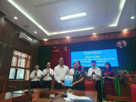Hội LHPN tỉnh làm việc cùng Sở Giáo dục và Đào tạo tỉnh Sơn La ký kết văn bản phối hợp trong tổ chức Kỳ thi tốt nghiệp THPT năm 2025