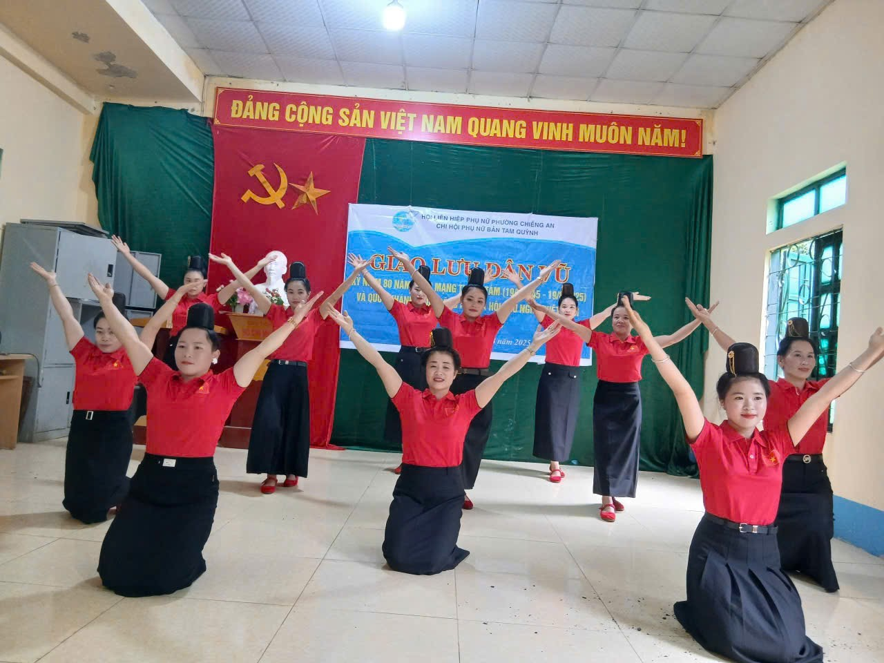Hội LHPN phường Chiềng An tổ chức giao lưu dân vũ kỷ niệm 80 năm cách mạng Tháng Tám thành công và Quốc khánh 02/9 